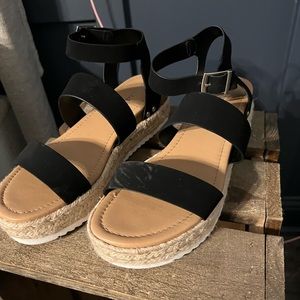 Soda platform black sandals